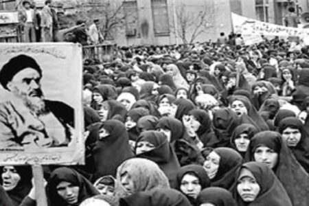 زنان نقش آفرینان اصلی پیروزی انقلاب بودند