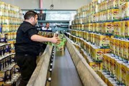 ذخیره سازی ۳۰۰ تن روغن خوراکی تنظیم بازار در اردبیل