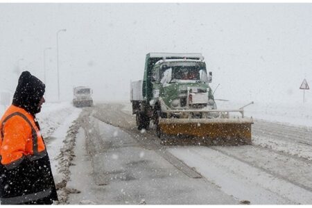 انجام ۱۵ هزار کیلومترباند برف روبی در محور‌های مواصلاتی استان اردبیل