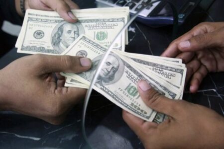 سیگنال فوری همتی به بازار؛ دلار رسمی بالا آمد، دلار آزاد عقب نشست