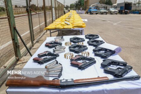 ادوات جنگی کشف شده از تروریست‌ها توسط مرزداران سراوان