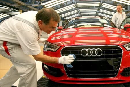 تولید در منطقه یورو نفس کم آورد/ ۲۰۲۶ سال آسانی برای اروپا نیست