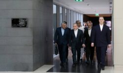 بازی روانی-نظامی آمریکا همزمان با آغاز مذاکرات دیپلماتیک