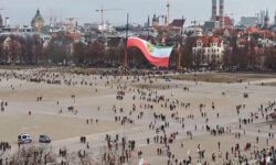 بنویسید تجمع هواداران سلطنت‌طلب، بخوانید سیرک ربع پهلوی و صهیونیست‌ها!